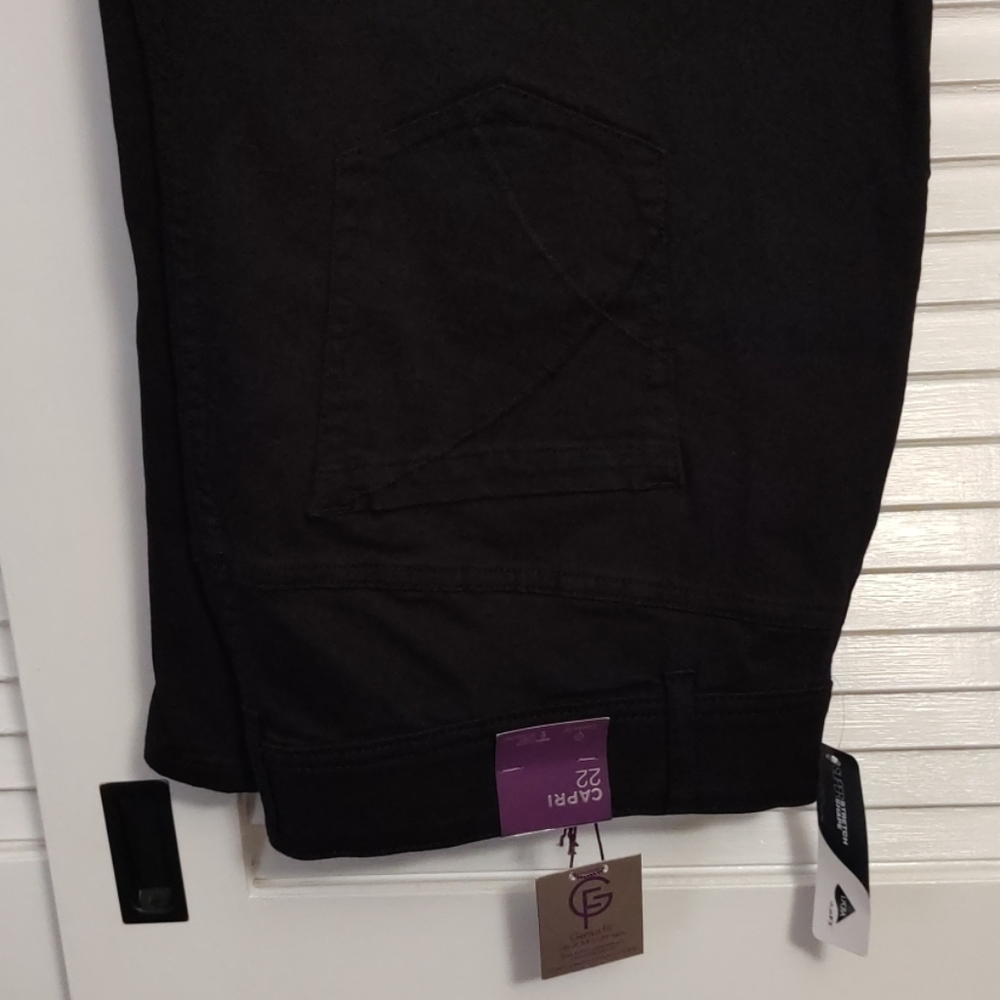 Lane Bryant Capri. Size 22 nwt